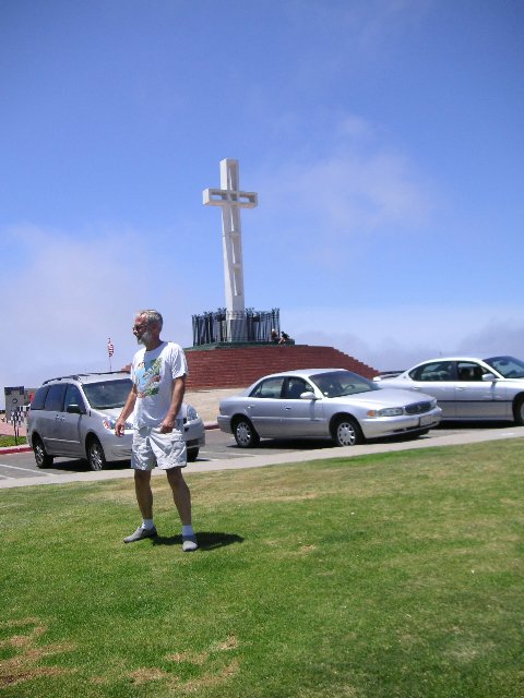 PICT0220 Etter flere omganer i rettssystemet fikk dette korset bli stående på San Diegos høyeste punkt, Mount Solidad. Striden gjaldt lovligheten av religiøse symboler i offentlige rom