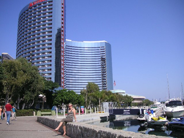 PICT0209 Marriot og båthavnen