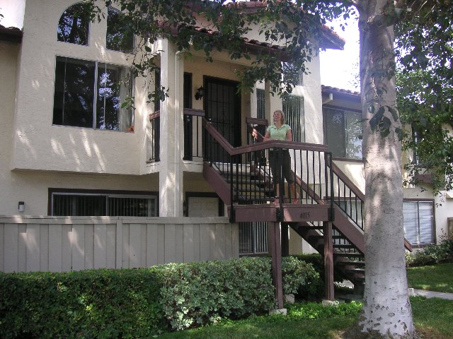 PICT0258 Vi bor innenfor vinduet til venstre for trappen (2.etg)