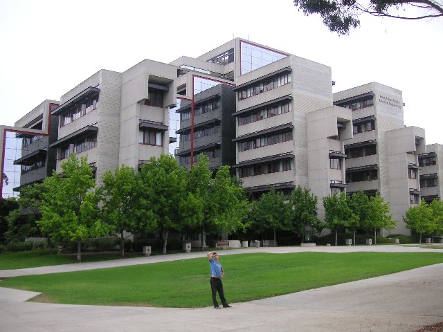 PICT0292 Hovedbygningen for Electrical & Computer Engineering (ECE) på UCSD.