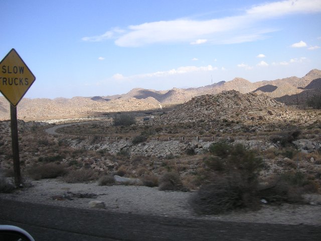 PICT0397 Har kjørt en time hjemmefra og vi begynner å føle gribbene kretse rundt oss