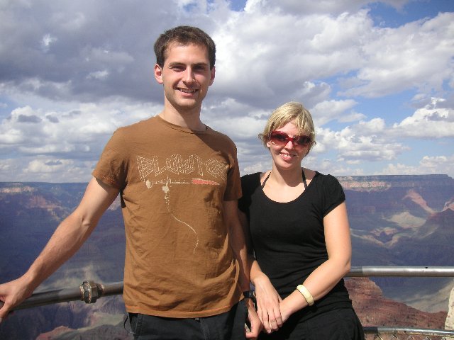 PICT0441 Gammelt ektepar på tur